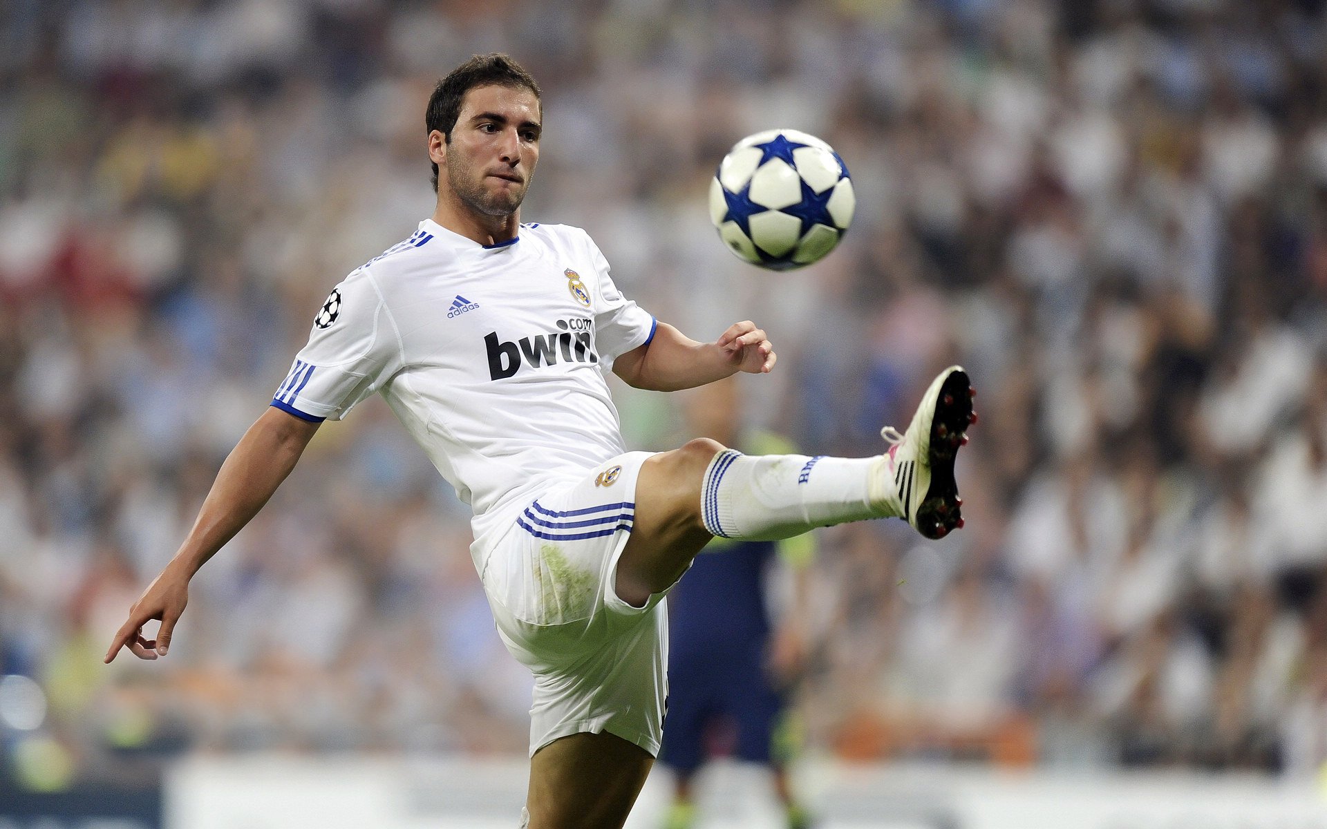 老鹰展翅撕裂骑士防线，克莱式持续杀伤成胜负手