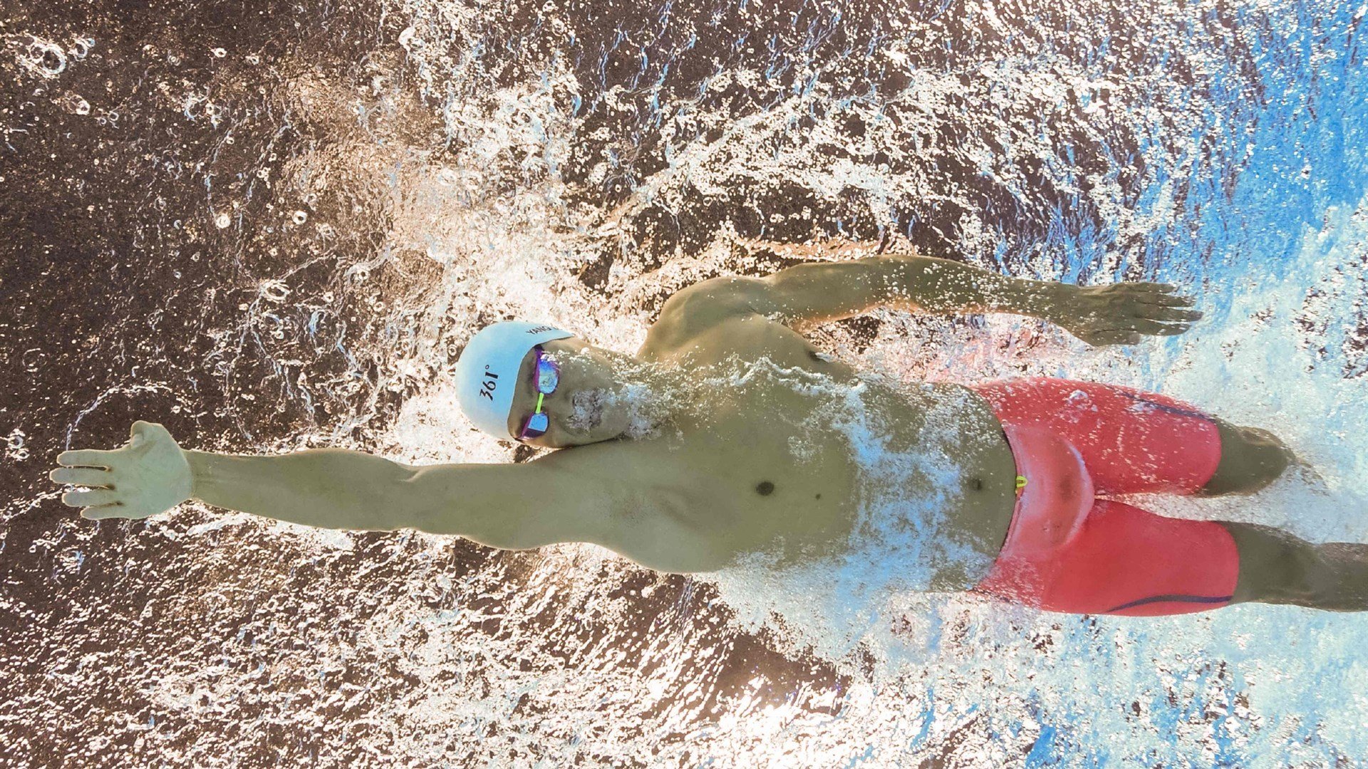 绿茵之外，当阿圭罗刷新纪录时，加拿大与中国的比赛才刚刚开始