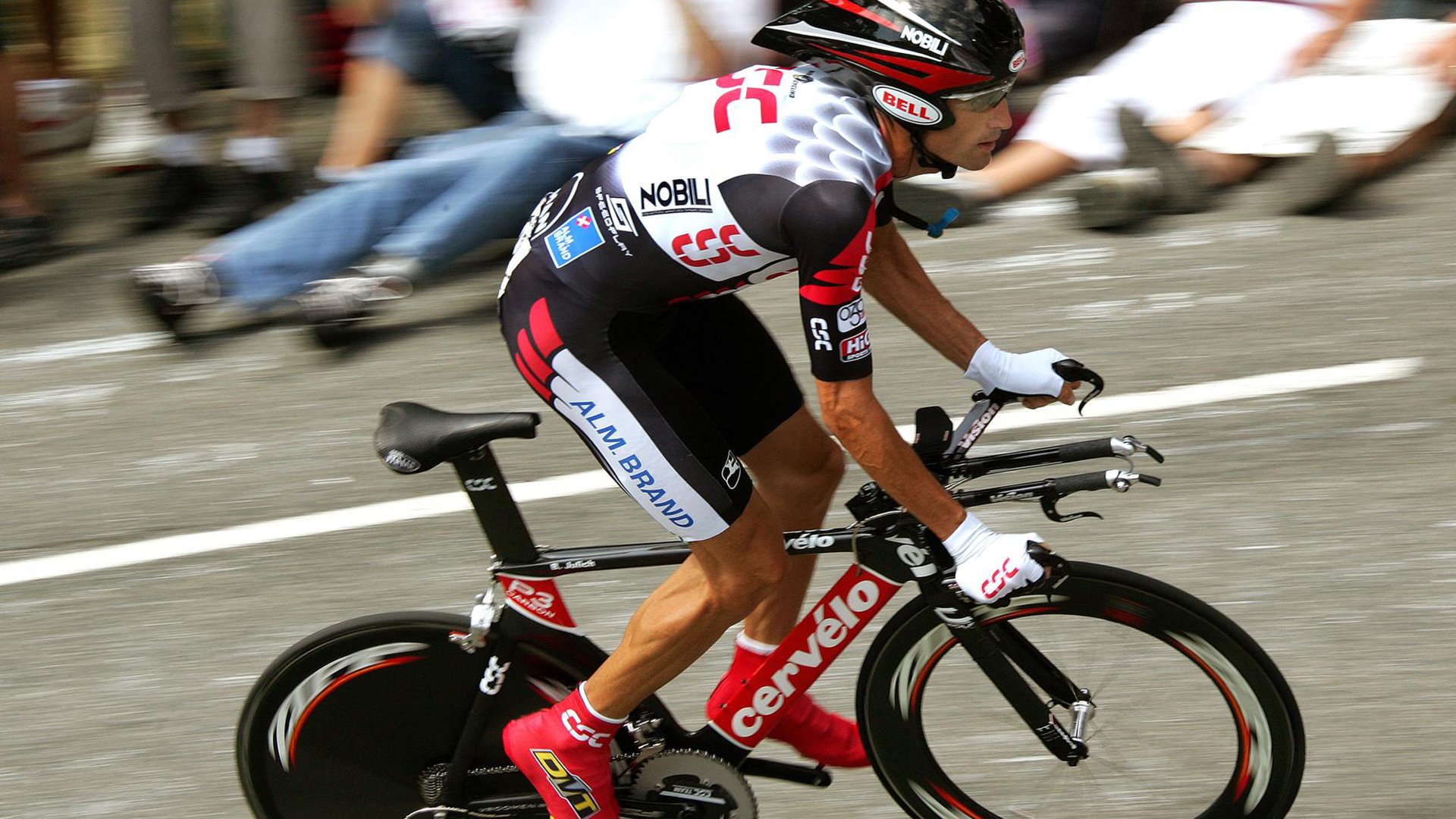 赛道上的绝对统治，维斯塔潘领衔红牛车队完胜哈斯，展现F1新王朝气象