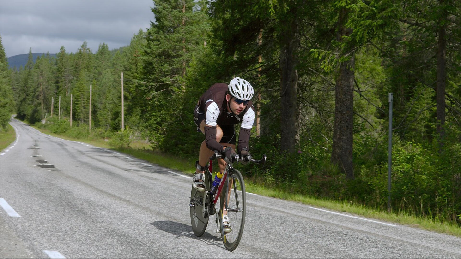 拉沃尔杯险胜戴维斯杯，辛纳扛起全队，新一代领军人物的崛起